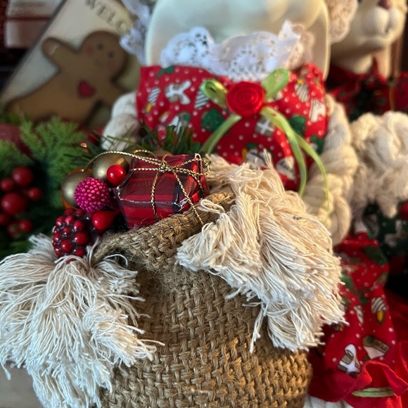 Rare Vintage Porcelain Christmas Sitting  Collectibles - Picture 7 of 7